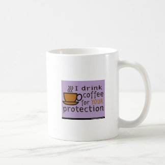 Eu bebo a caneca de café
