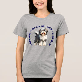Eu Beijei um cachorro Bearded Collie