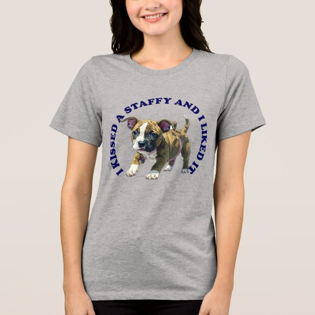 Eu Beijei um cachorro Staffy (Frente)