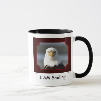 "EU estou sorrindo!" Caneca da águia americana