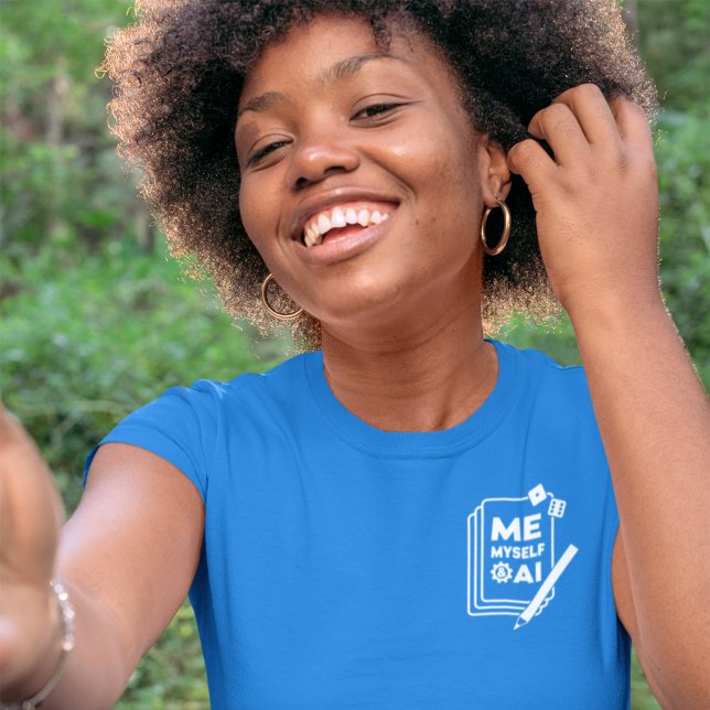 Eu, Eu Próprio E IA, Mulher de Arte Branca Camisa (Criador carregado)