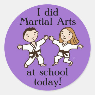 Eu fiz artes marciais em etiquetas da escola hoje