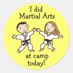 Eu fiz artes marciais em etiquetas do acampamento