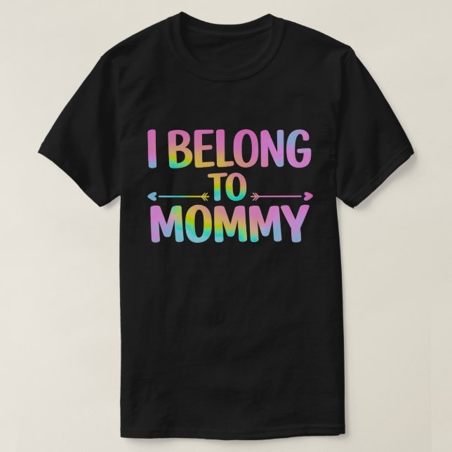 Eu Pertenço à Mamãe – Camiseta com Design de Bebê  (Frente do Design)