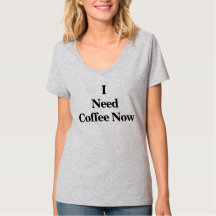 Eu Preciso de Café Agora Camiseta V-Neck