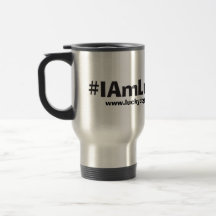 "Eu sou caneca de viagem do cão afortunado"