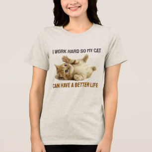 Eu trabalho Duro para que meu gato tenha uma vida 