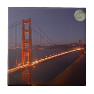 EUA, Califórnia, Marin. Moonrise acima do