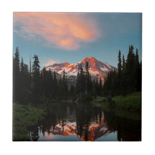 EUA, Estado de Washington. Mt. Rainier Refletido
