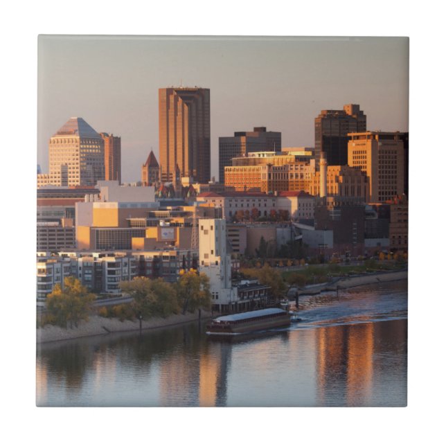 EUA, Minnesota, Minneapolis, Rua. Paul 3 (Frente)