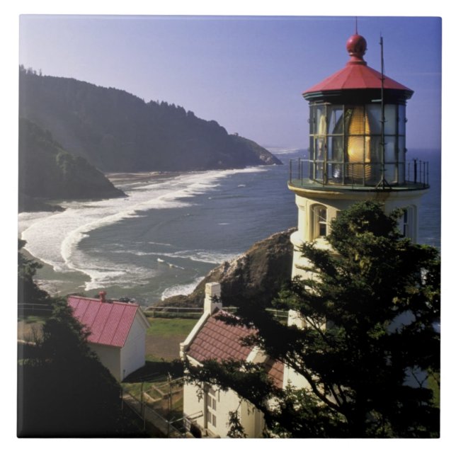 EUA, Oregon, Florence. Farol Heceta Head (Frente)