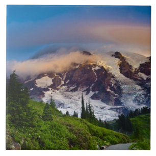 EUA, Washington, Mt. Rainier. Sol da manhã