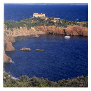 Europa, França, Theoule-sur-Mer. Um telhado de az