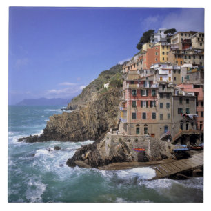 Europa, Itália, Riomaggiore. Riomaggiore é constru