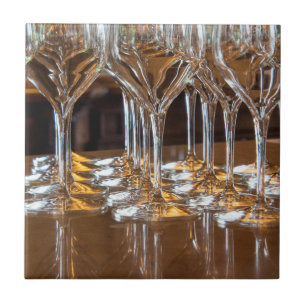 Europa, Itália, Toscana. Copos de vinho em máqui