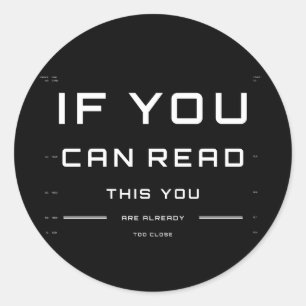 Exame de olho demasiado próximo na etiqueta