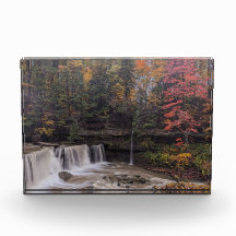 Excelente Cai do Creek dos Incêndios na Queda