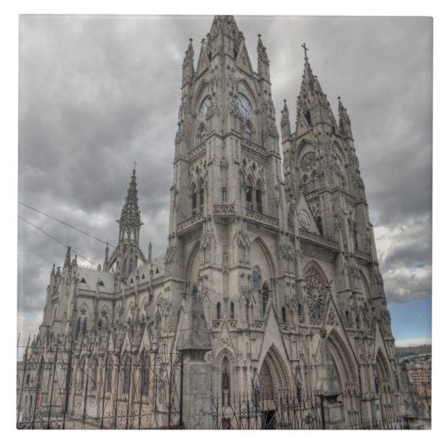 Exterior da Basílica em Quito, Equador (Frente)
