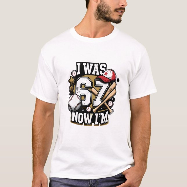 Fã de Beisebol Eu Era 67 Agora Camiseta Divertida  (Frente)