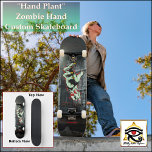 Fábrica manual | Mão Zombie | Quadro de skate pers<br><div class="desc">Fábrica manual | Mão Zombie | Cartão de exaustão personalizado Retire a última planta manual desta obra-prima criptica. Titled: Planta Mão Apresentando: Mansão Assombrada com cerca de arame farpado e mão zombie lunática. Tipo de convés: 7 3/4" Skateboard Deck Se você está fazendo rangidos na metade do tubo ou 'kickflips'...</div>