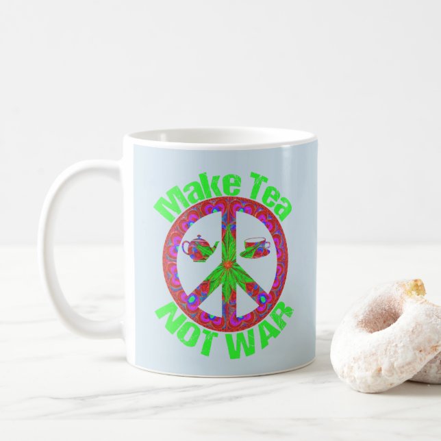 Faça o chá não guerrear caneca da paz do Hippie do (Com Donut)
