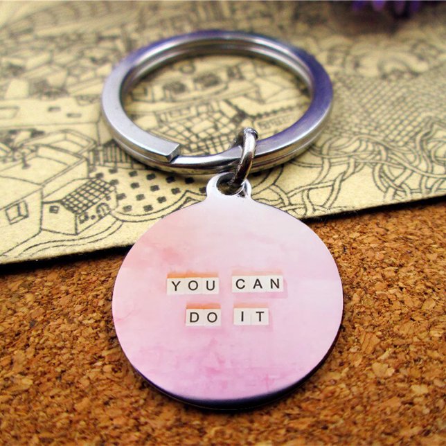 Faça-o chaveiro de texto rosa. (Do it pink text keychain. Keychain)