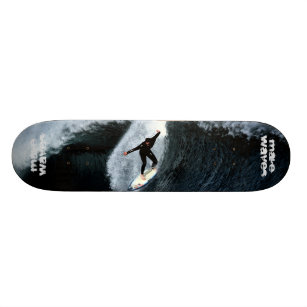 Faça o skate do surf da manhã das ondas