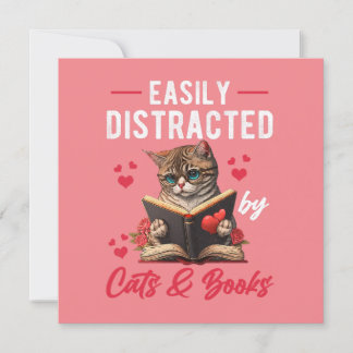 Fácil distração de gatos e livros