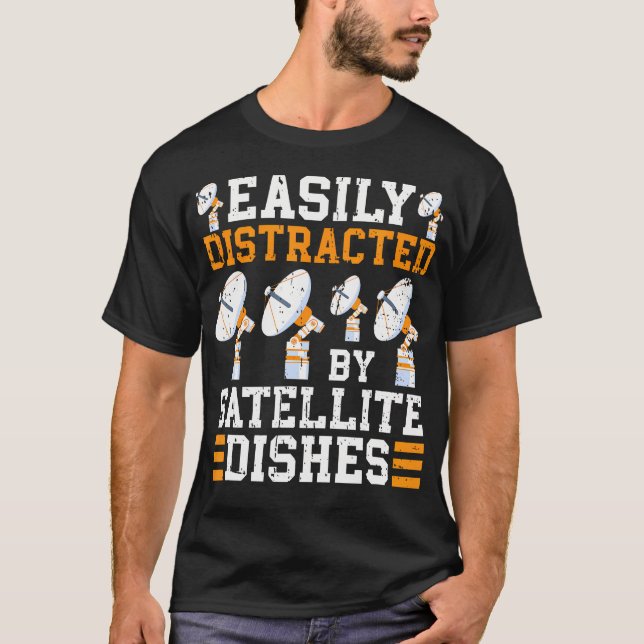 Facilmente Distraído Por Pratos de Satélite Camisa (Frente)
