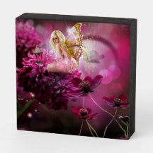 Fada De Fantasia Em Flor No Jardim