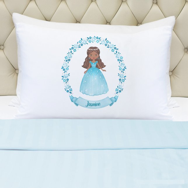 Fairytale Princesa Personalizada (A cute girls blue princess pillowcase. Personalize it with your girls name. So cute for her bed.)