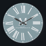 Família Azul Moderna Nome Grande Relógio<br><div class="desc">Modern Farmhouse Blue Family Name Large Clock - Bold e moderno relógio de fazenda apresenta seu monograma e nome. Nosso modelo de alta qualidade torna tão simples personalizar seu relógio. Nosso relógio faria um belo presente para ser precioso por anos. O relógio faz parte de uma coleção. Projetada por Beverly...</div>