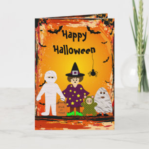 Família bonita no cartão de festas de Halloween
