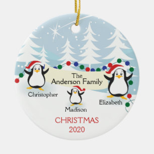Família bonito dos pinguins dos enfeites de natal