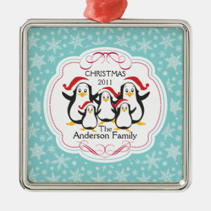 Família bonito dos pinguins dos enfeites de natal