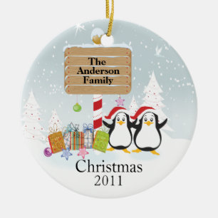 Família bonito dos pinguins dos enfeites de natal