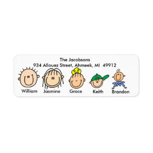 Família com três etiquetas de endereço dos miú