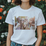 Família Personalizada Personalizada de Amigos de I<br><div class="desc">Crie uma manutenção exclusiva e significativa com esta Camisa de três blendas personalizadas de fotos personalizadas e familiares. Personalize facilmente este design com a sua foto favorita, fazer-o perfeito para celebrar momentos especiais com entes queridos. O tecido de mistura tripla suave garante conforto enquanto mostra suas memórias de forma na...</div>
