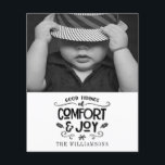 Farmhouse moderno | Cartão de Orçamento Preto e Br<br><div class="desc">Farmhouse moderno | Cartão de Natal para o Orçamento de Férias Negras e Brancas - Que forma adorável de enviar as suas cartões de natal este ano. O cartão de Natal apresenta a sua bela fotografia com a tipografia escrita à mão que lê "Boas Tentativas de Conforto e Joy". Nosso...</div>