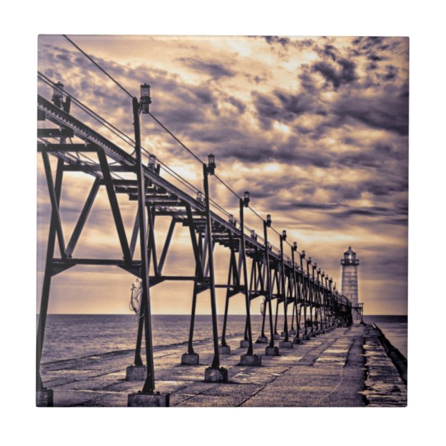 Farol e píer de Grand Haven, Grand Haven (Frente)