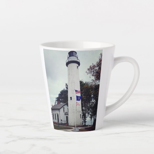 Farol Pointe Aux Barcas em uma caneca de café (Direita)