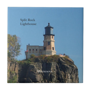 Farol Split Rock a partir do azulejo da praia