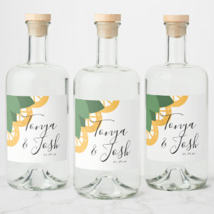 Fatia moderna e folhas corajosas do limão que