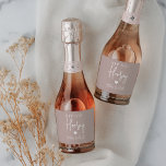 Favor de Festa de solteira do Sip Sip Hooray<br><div class="desc">Comece a festa com esses rótulos de vinho espumante. Design apresenta "sip sip hooray" junto com um coração e seu nome de evento em letras brancas em um fundo poeirento cor-de-rosa. Perfeito para festas de solteira,  garotas nos fins de semana e muito mais.</div>