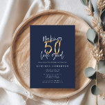 Fazer 50 parece um bom convite de aniversário de o<br><div class="desc">Fazer 50 parece um bom convite de aniversário de efeito ouro. Texto de script moderno marinho azul. Parte de uma coleção.</div>
