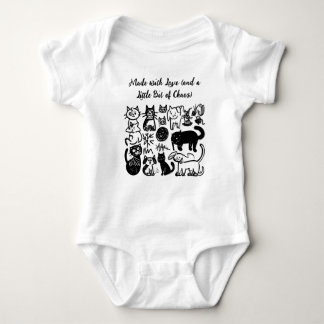 Feita com amor e caos" Engraçada Camiseta Bebê - B