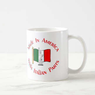 Feito em América com a caneca italiana das peças