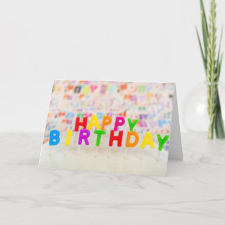 Feliz Aniversário! Cartão com Velas Coloridas no B