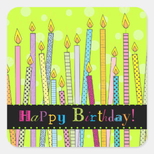 Feliz aniversario com velas abundante! Etiqueta