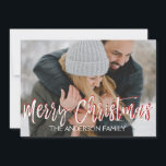 Feliz Cartão com fotos de neve de Natal ou floco d<br><div class="desc">Feliz Natal - Cinza De Carvões De Mão, Cartão com fotos De Letras. A foto e o texto deste script de pincel com letra manual podem ser atualizados e personalizados com sua foto e seu nome. Este cartão também mostra o seu nome na parte de trás do cartão de Natal....</div>